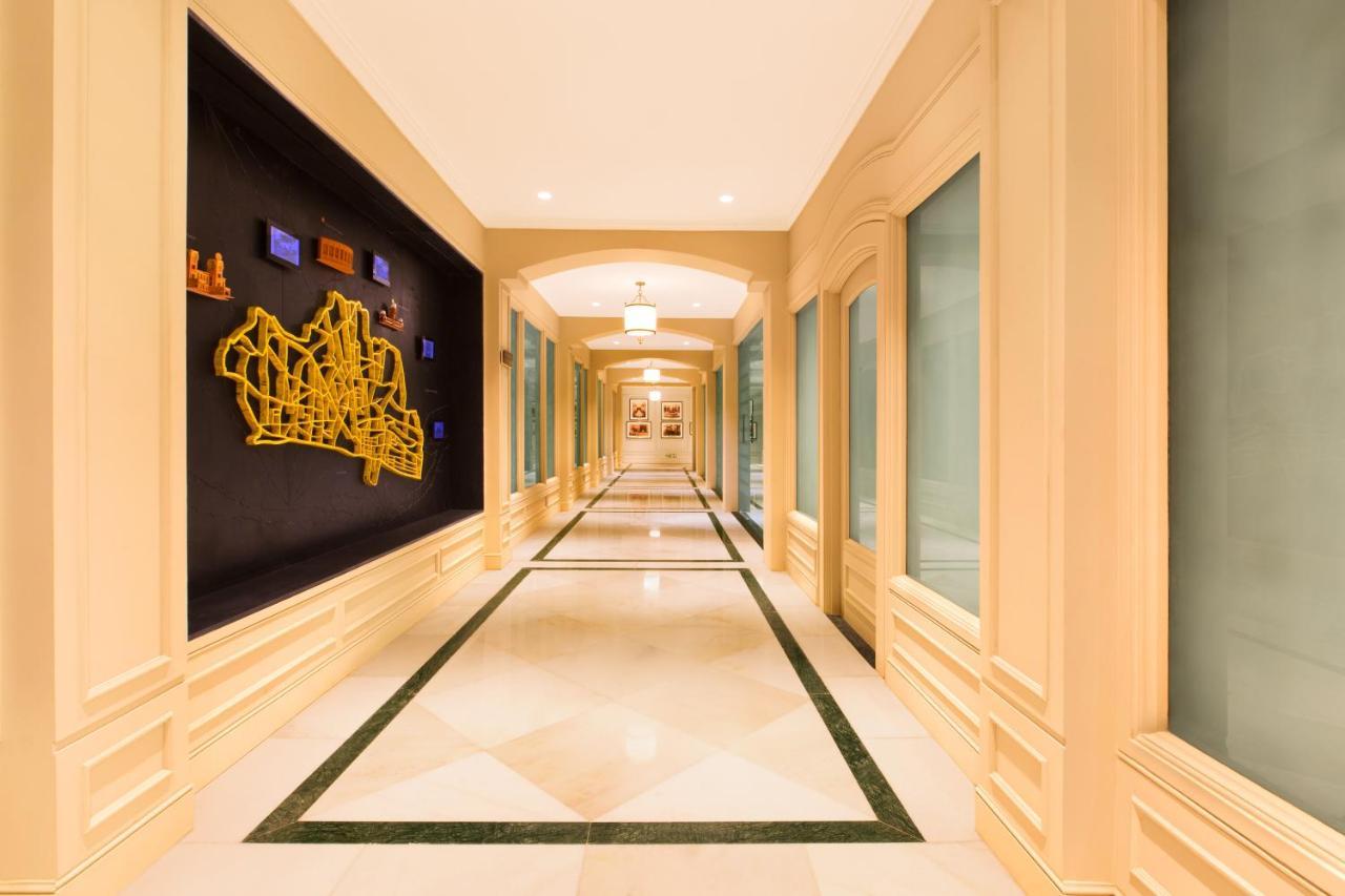 Отель Taj Connemara, Ченнаи Экстерьер фото